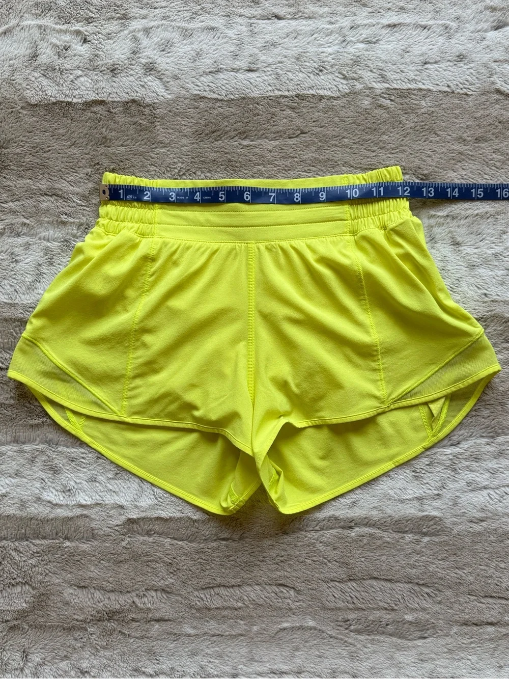 Lululemon 🍋 Hotty Hot High-Rise Lined Short 2.5